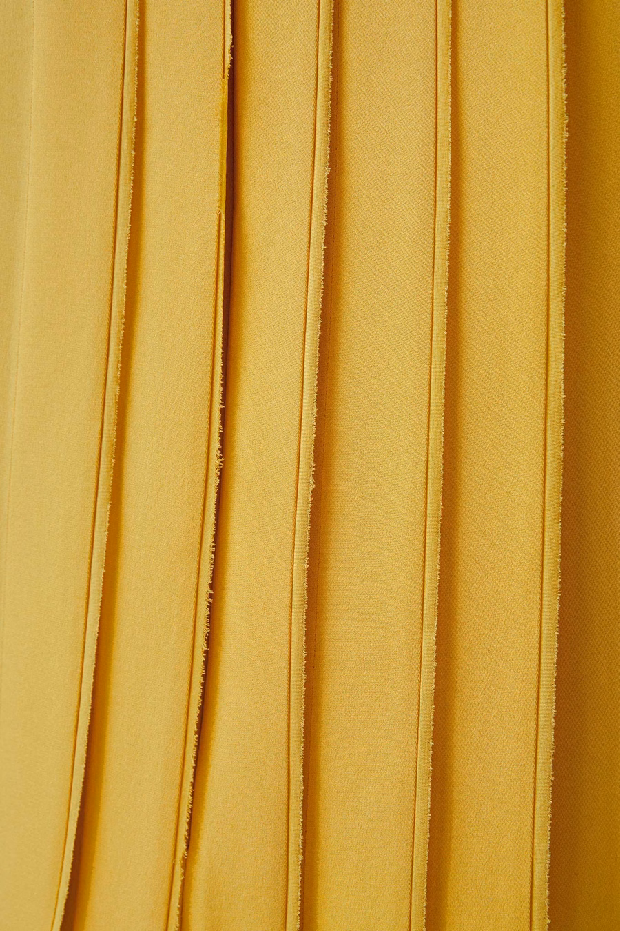 Robe en soie plissée sans manches