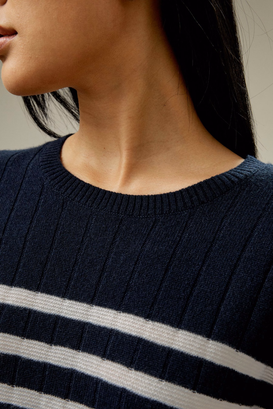 Pull en cachemire à manches drop-shoulder rayé