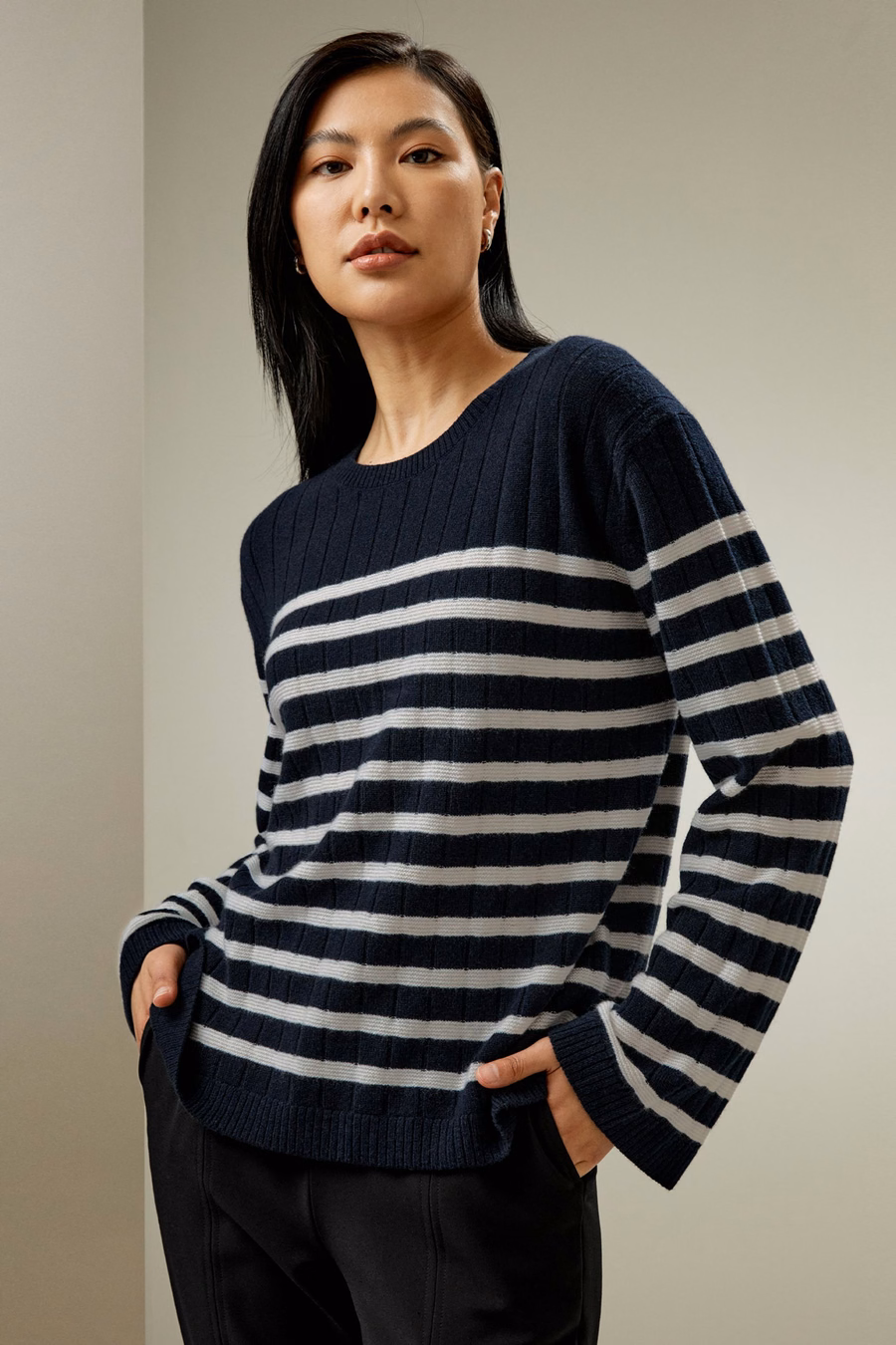 Pull en cachemire à manches drop-shoulder rayé