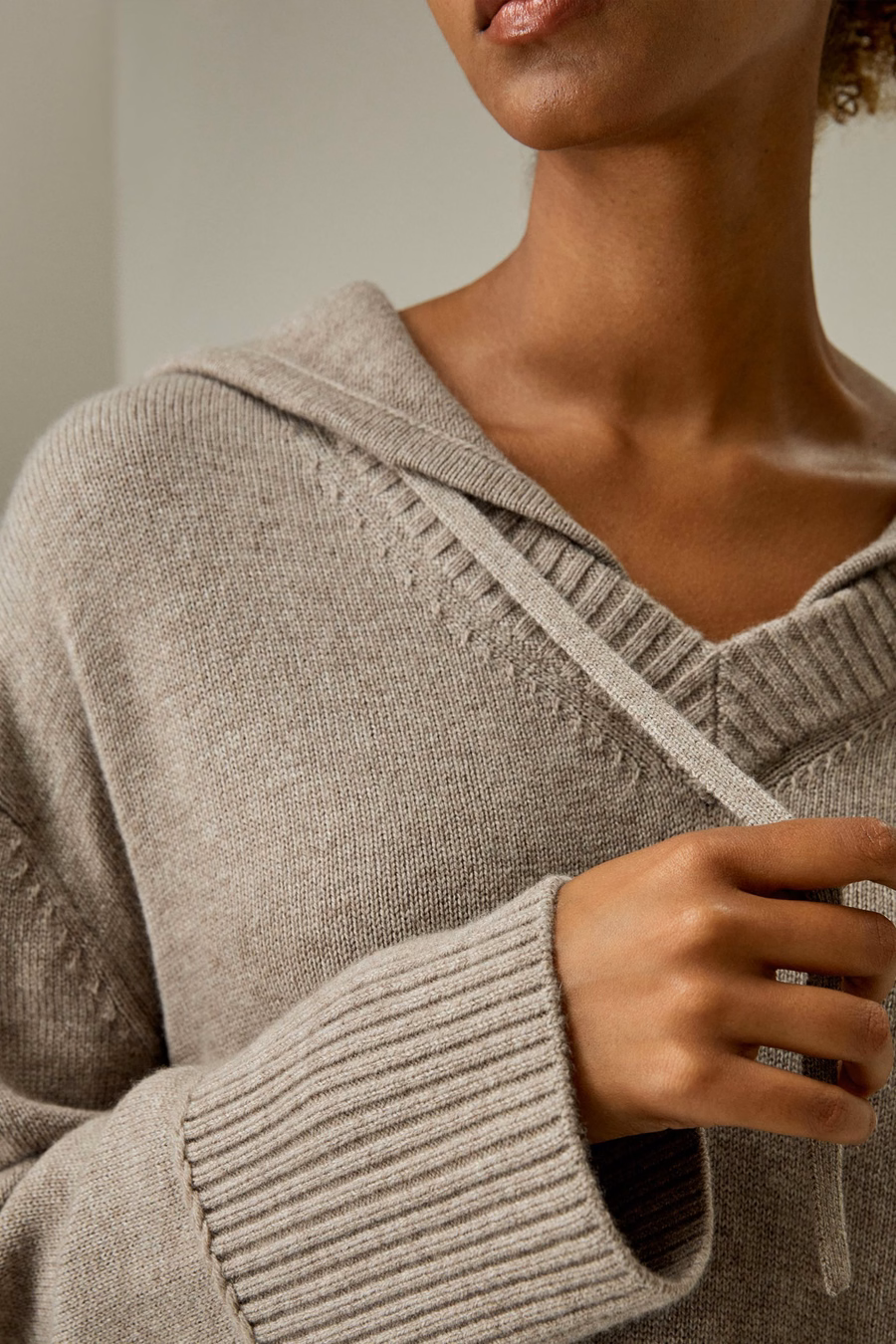 Pull à capuche en mélange de laine et cachemire en V