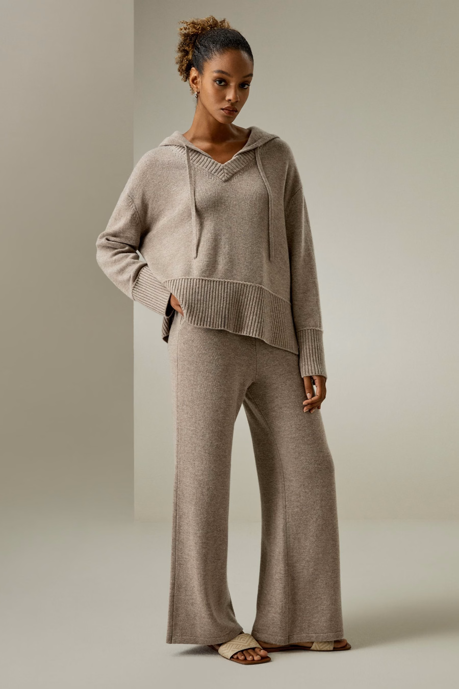 Pull à capuche en mélange de laine et cachemire en V