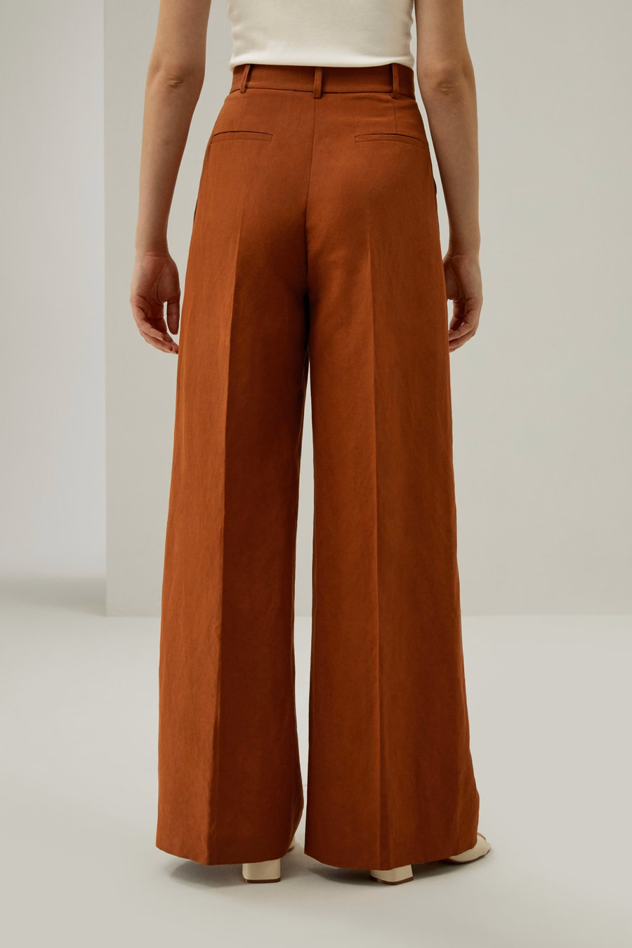 pantalon en soie et lin à plis frontaux