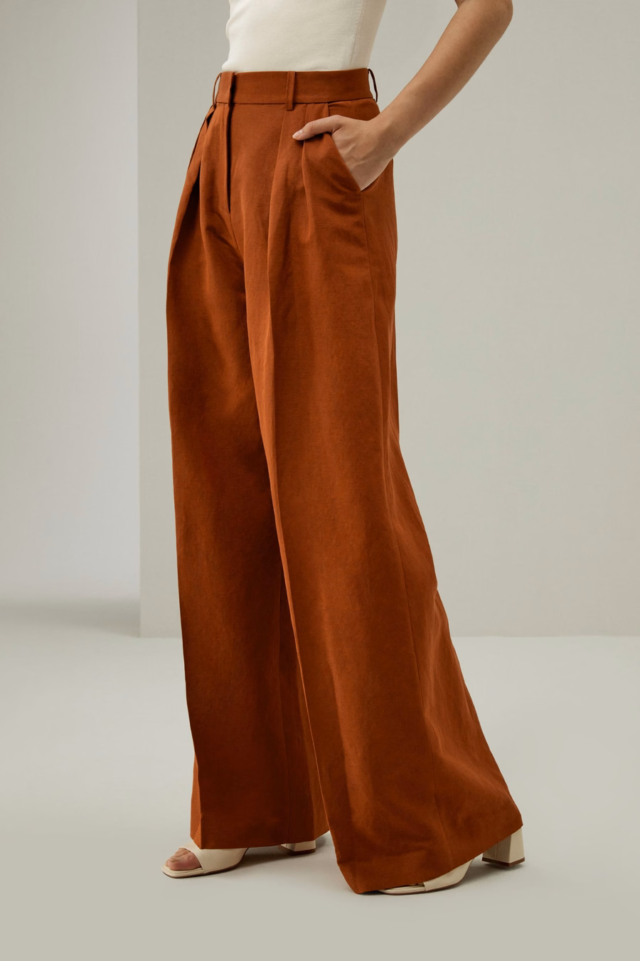 pantalon en soie et lin à plis frontaux