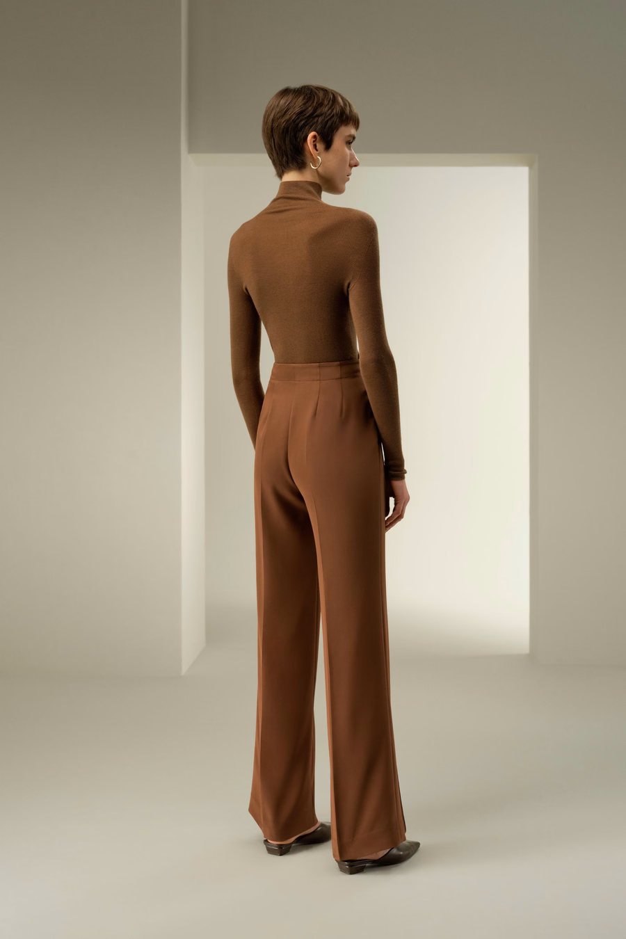 Pantalon minimaliste en soie crêpe