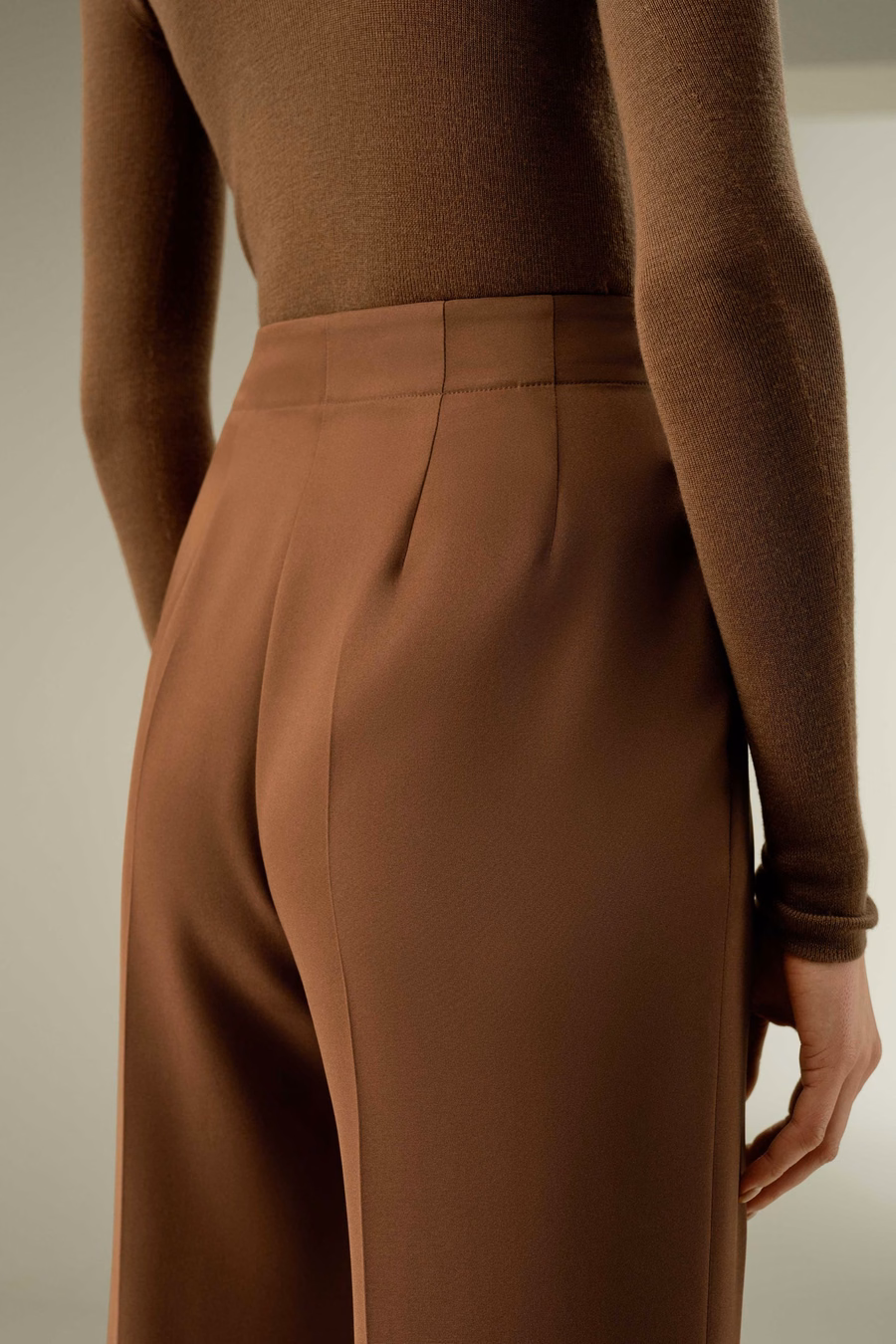Pantalon minimaliste en soie crêpe