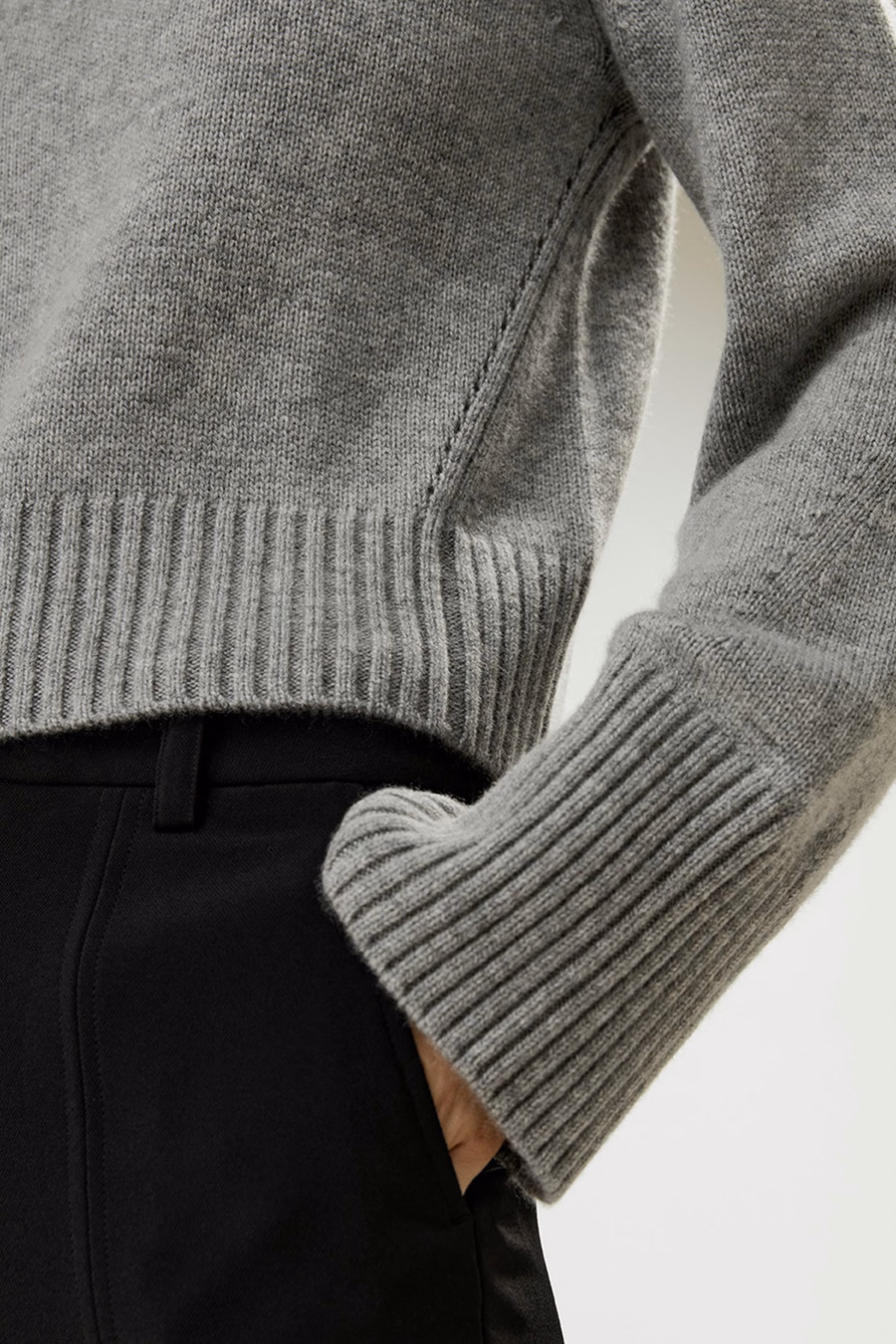Pull en laine cachemire à col et ourlet côtelés