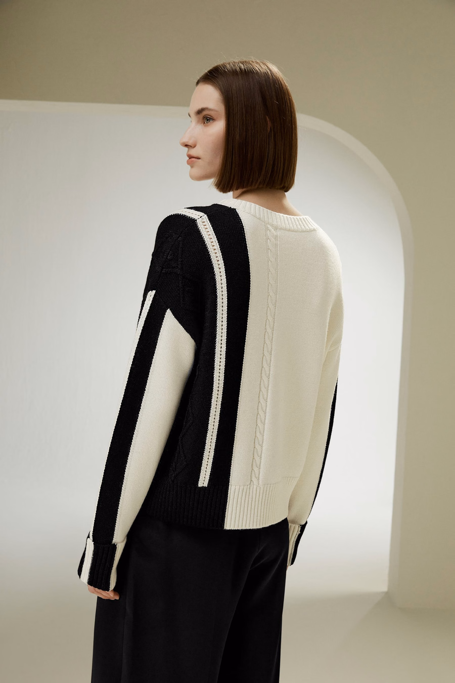 Pull en laine tricoté à rayures bicolores