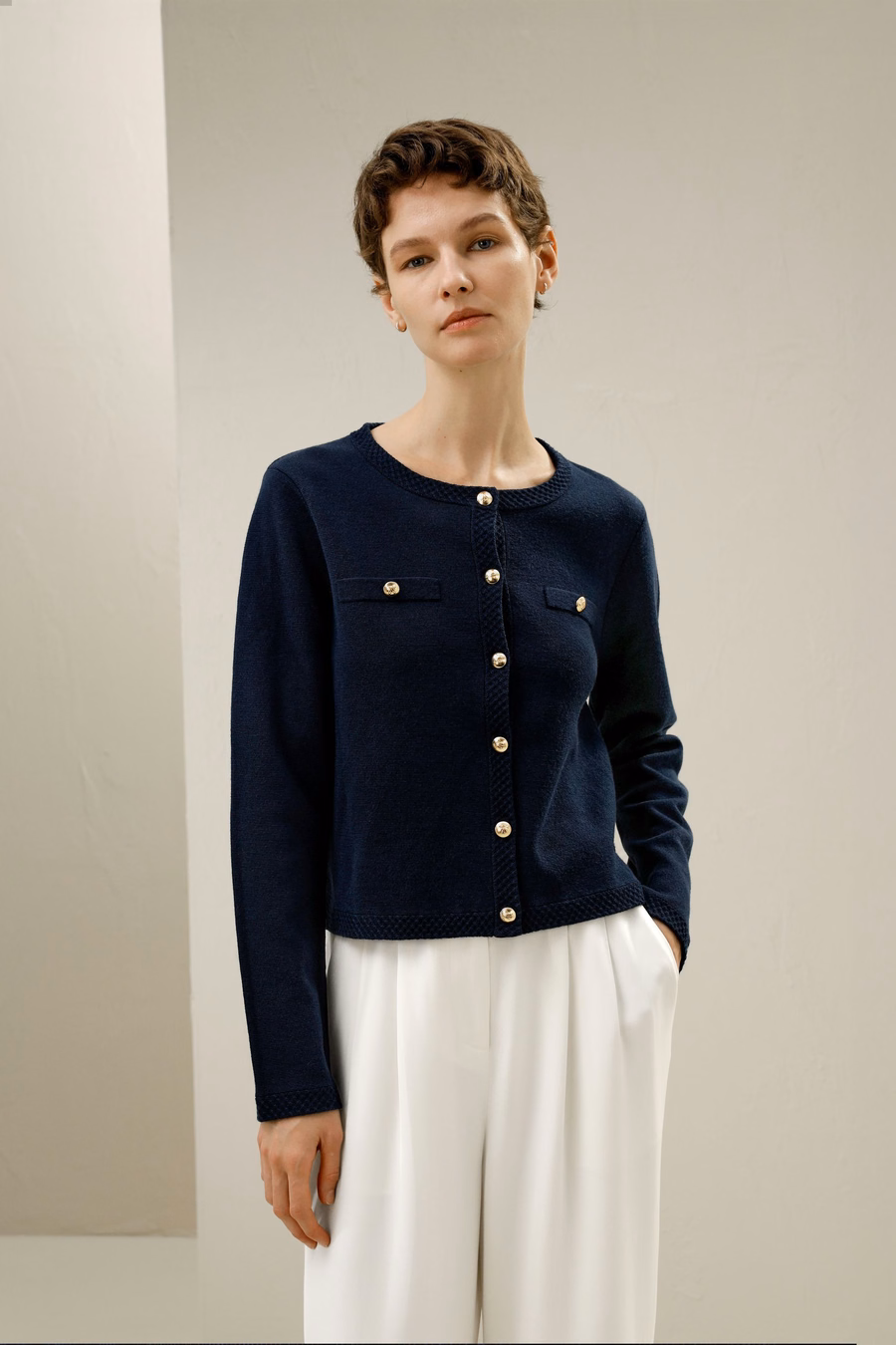 Cardigan en laine mérinos avec boutons dorés