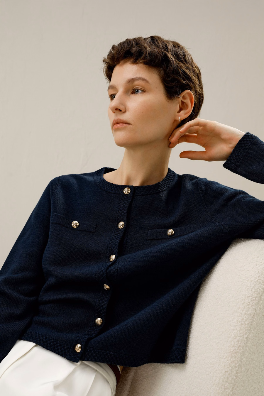 Cardigan en laine mérinos avec boutons dorés