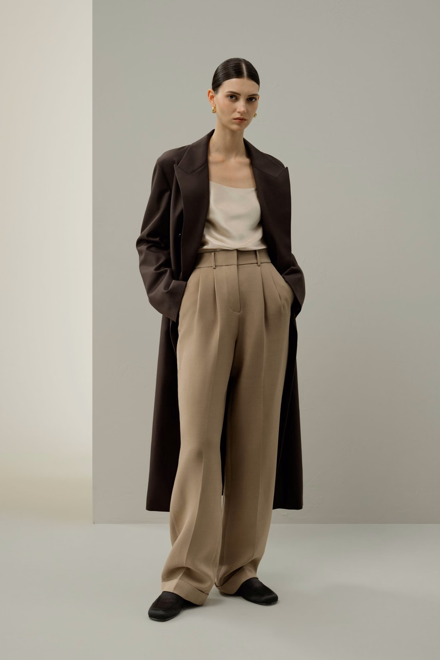 Manteau long drapé en soie et laine