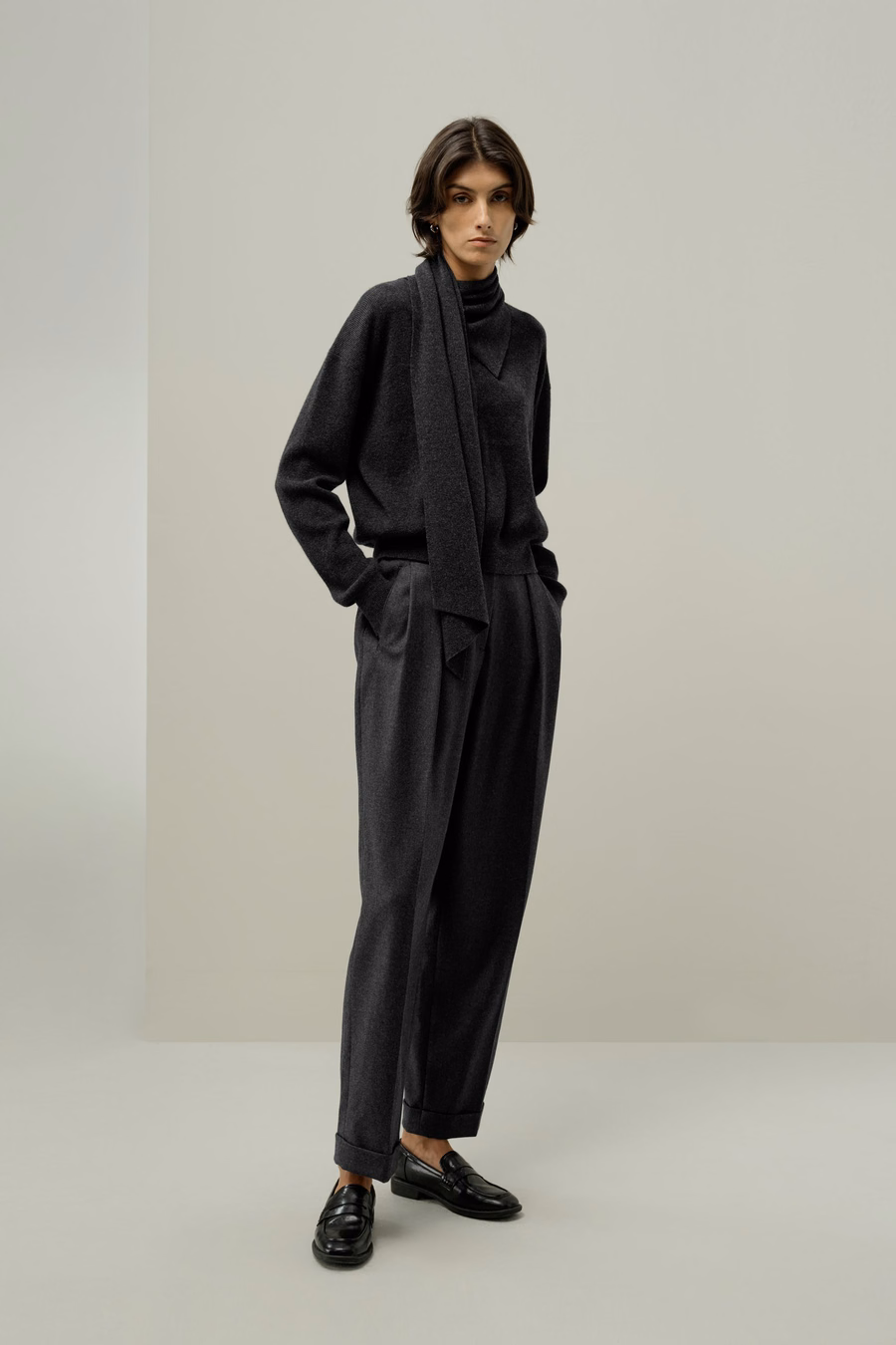 Pull en laine et cachemire avec col en nœud papillon