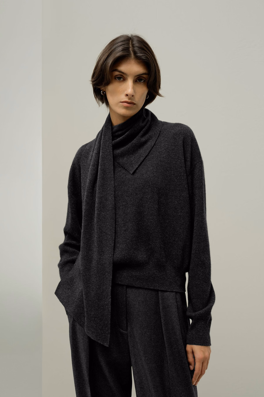 Pull en laine et cachemire avec col en nœud papillon