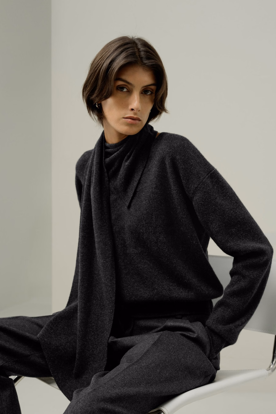 Pull en laine et cachemire avec col en nœud papillon