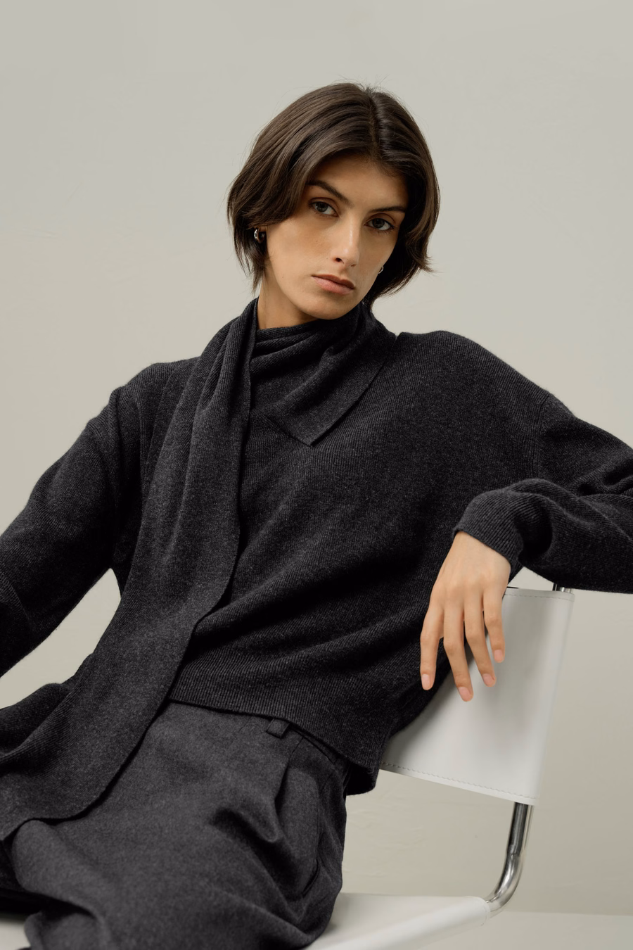 Pull en laine et cachemire avec col en nœud papillon