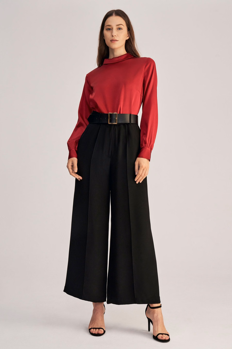 Blouse en soie à col montant et manches longues
