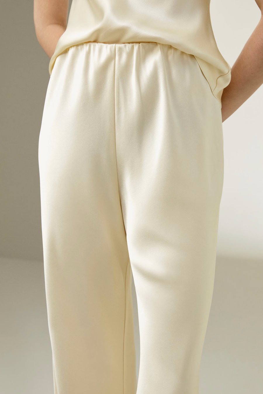 Pantalons en soie coupés à biais intégral