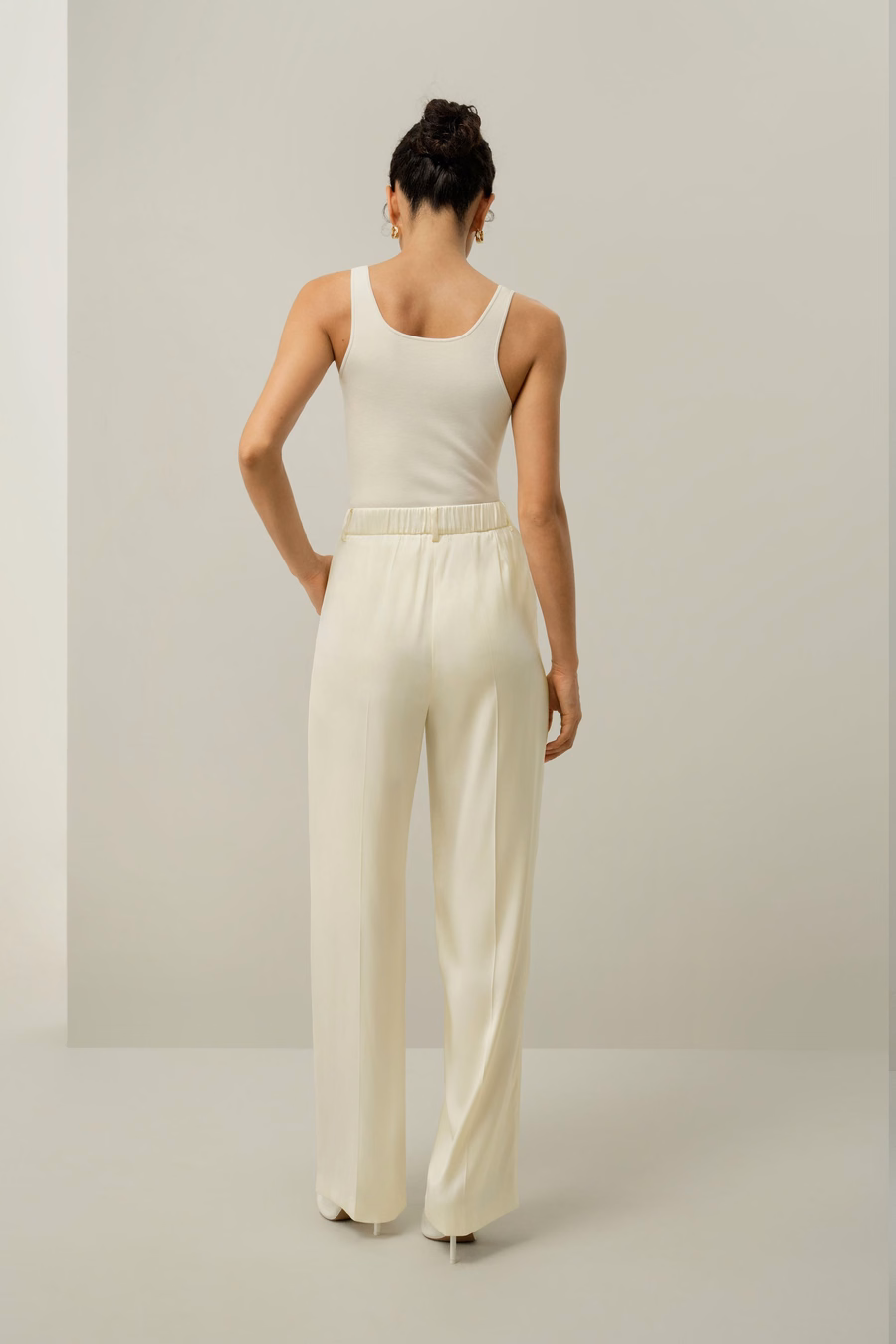 Pantalon droit en satin charmeuse double face
