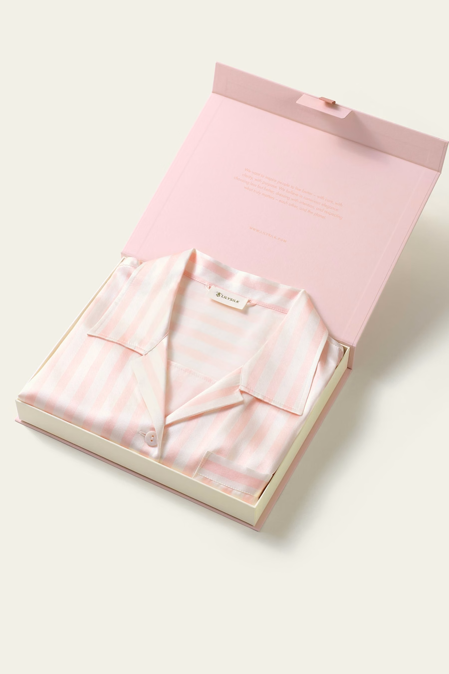 Ensemble de pyjama court en charmeuse rayée