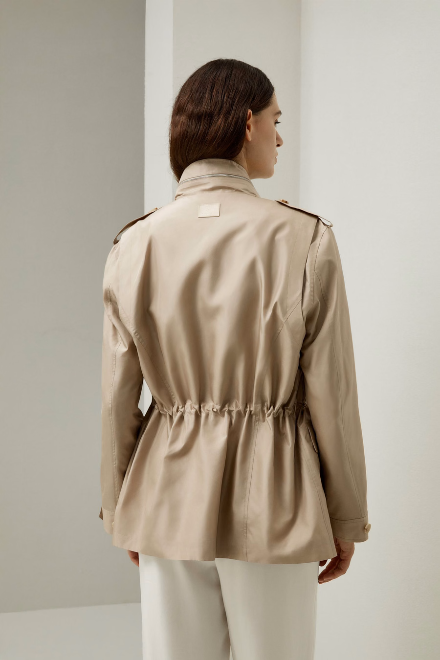 Veste utilitaire moderne résistante à l'eau