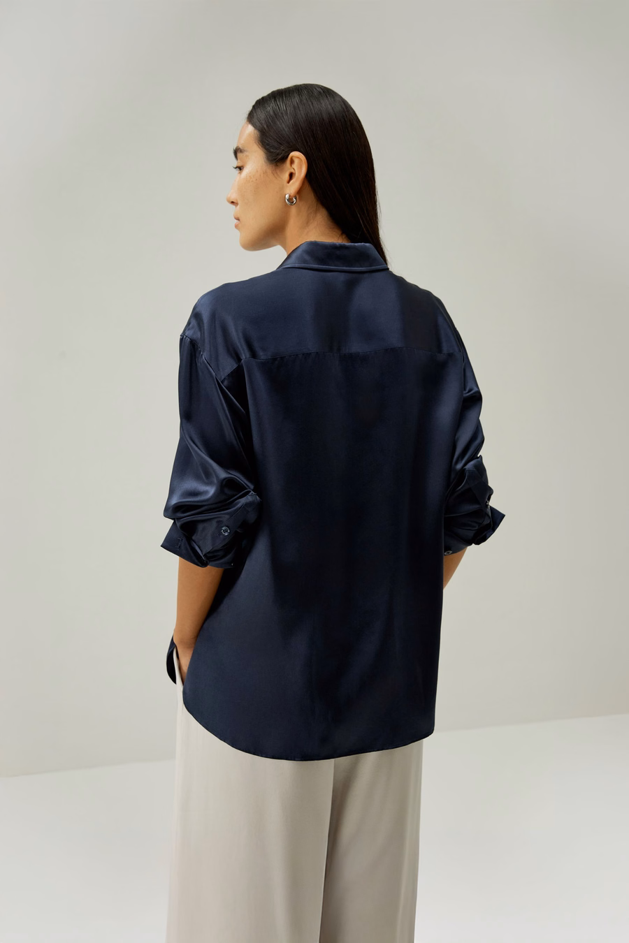 Chemise en soie à col écarté décontracté