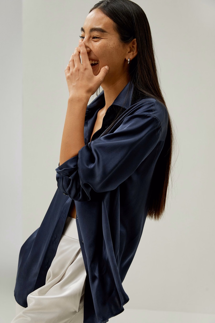 Chemise en soie à col écarté décontracté