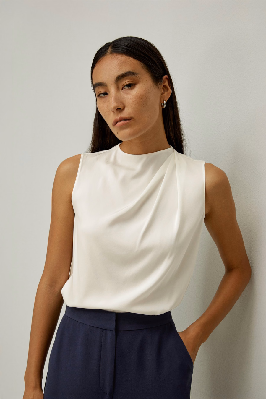 Top minimaliste sans manches