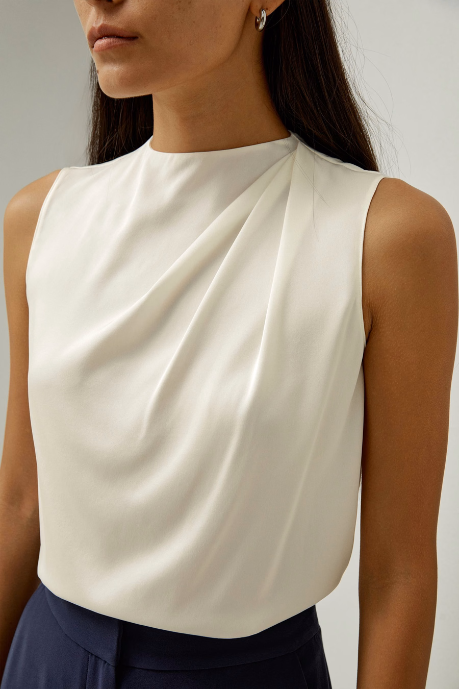 Top minimaliste sans manches