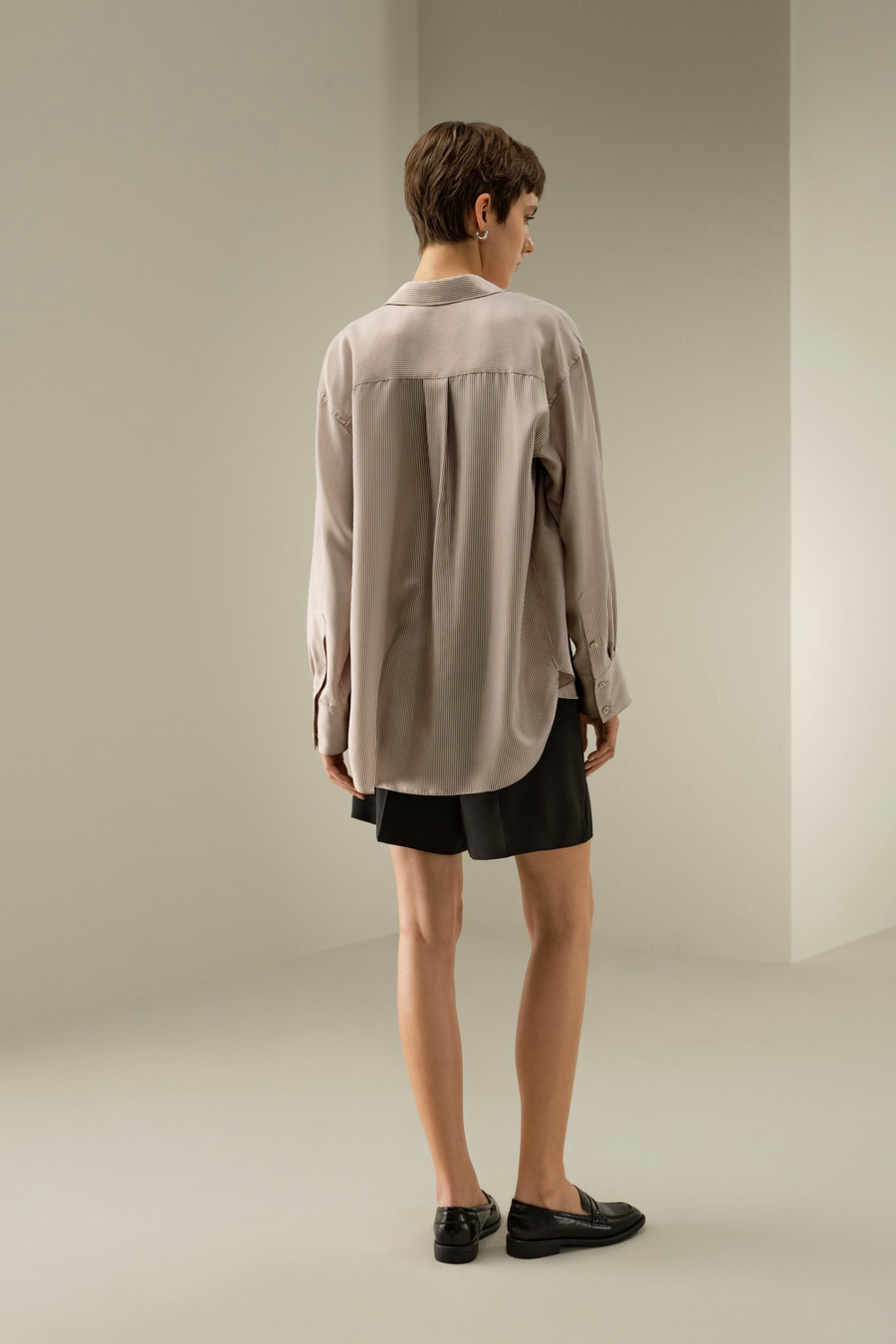Chemise en soie à rayures verticales surdimensionnée