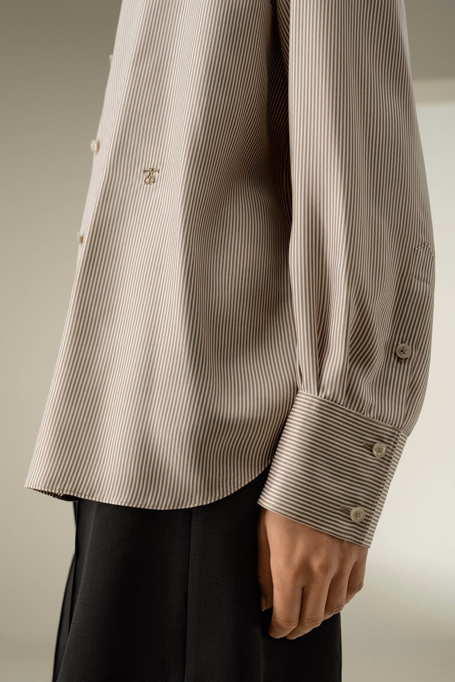 Chemise en soie à rayures verticales surdimensionnée