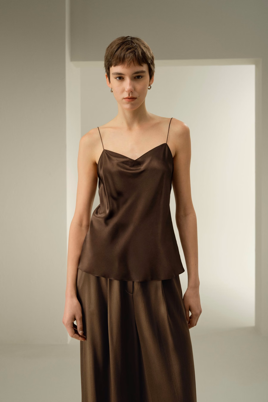 Cami minimaliste chic en soie