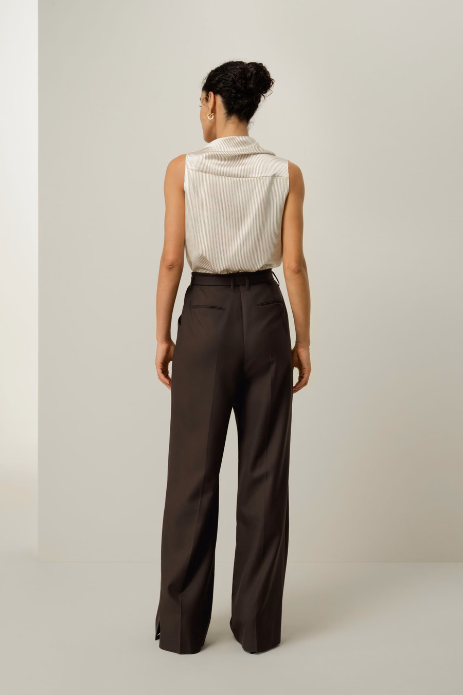Top sans manches en charmeuse de soie asymétrique