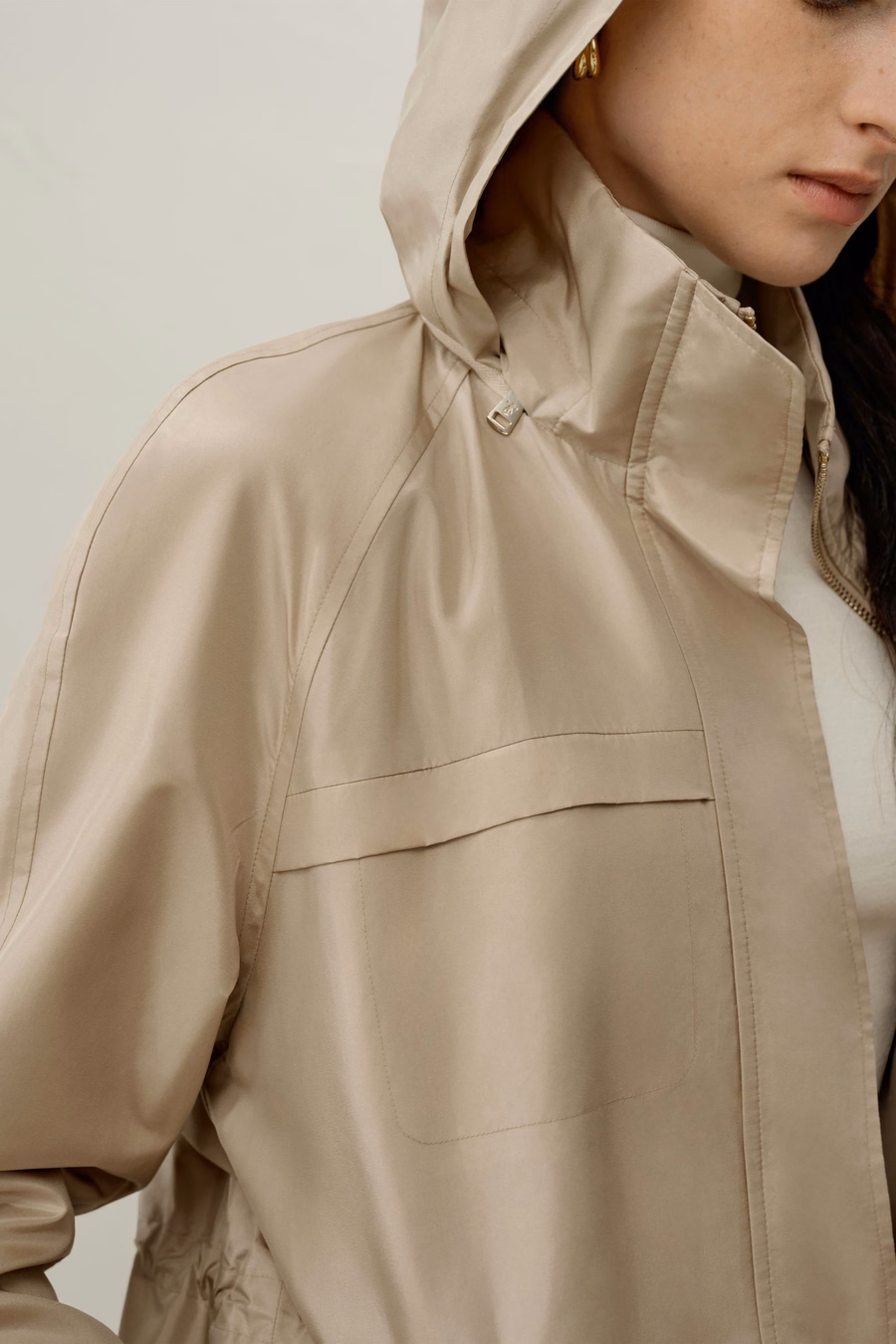 Manteau urbain en taffetas de soie déperlant