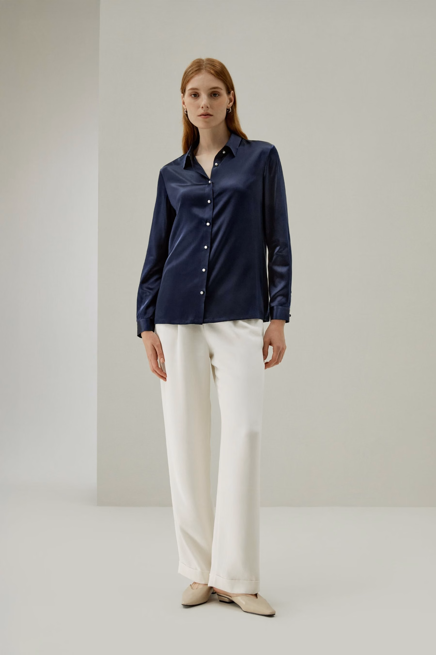Chemise en soie à boutons perlés classiques