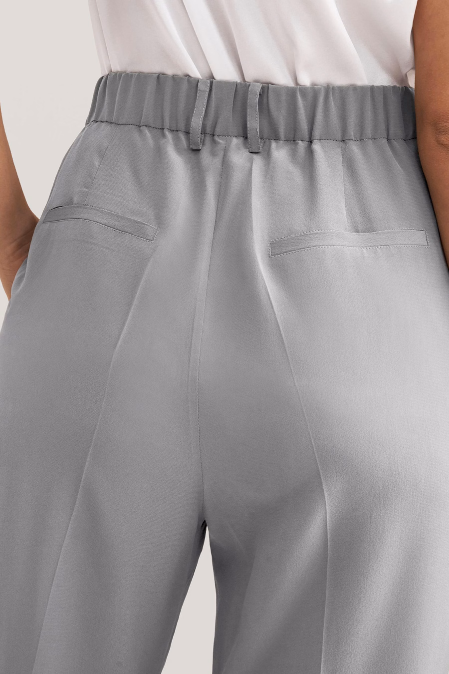 Pantalons en soie à coupe fuselée