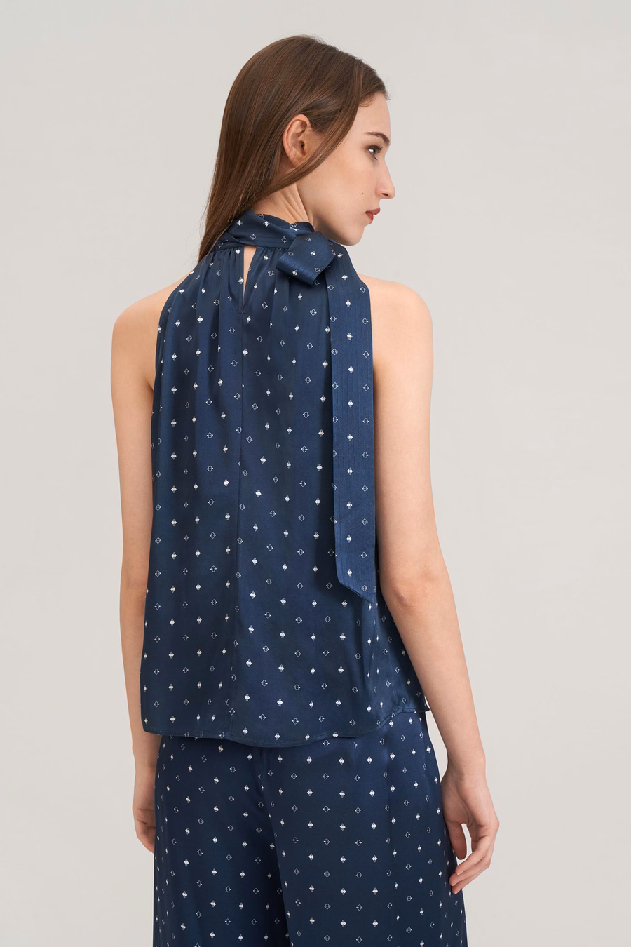Chemise en soie à col halter