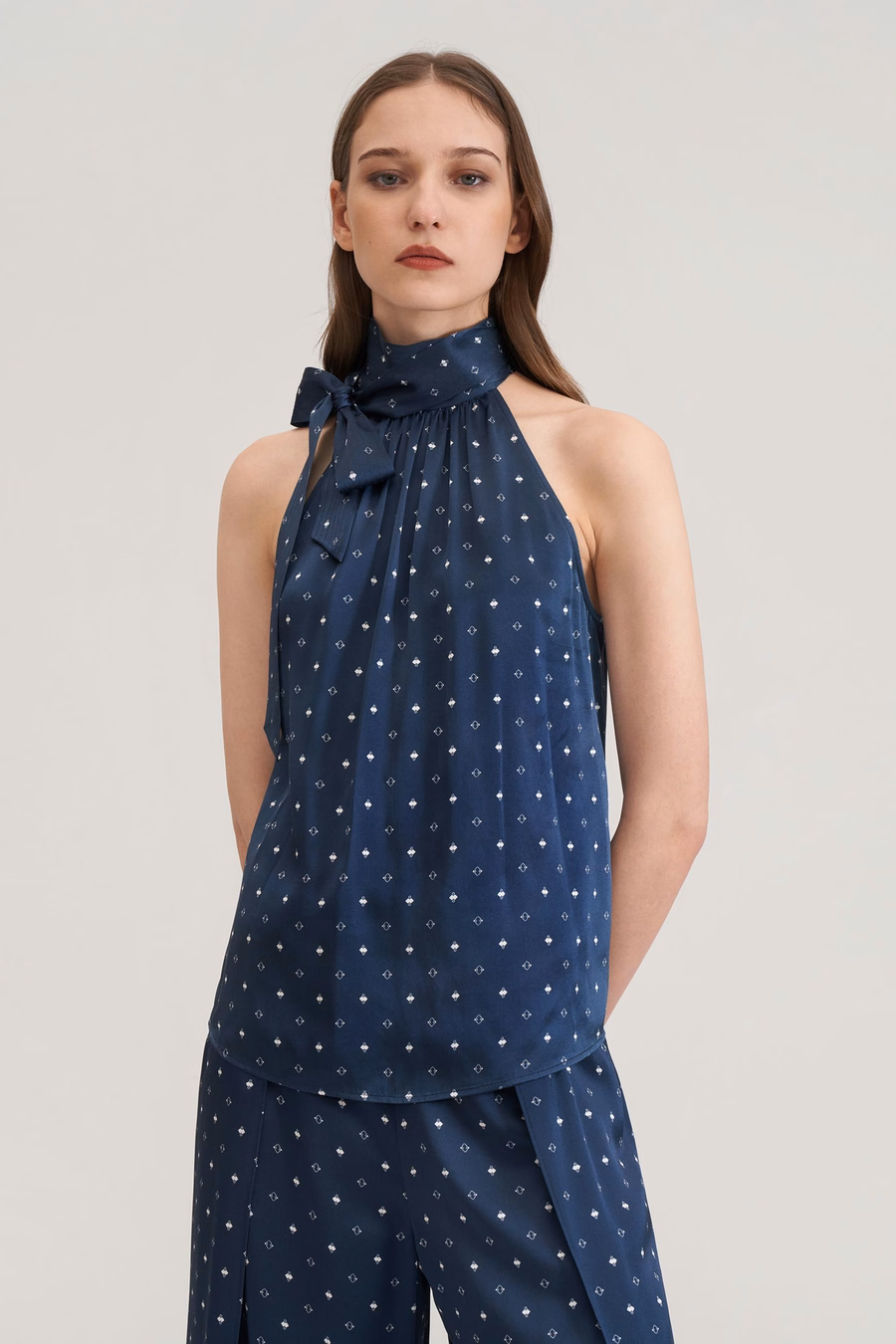Chemise en soie à col halter