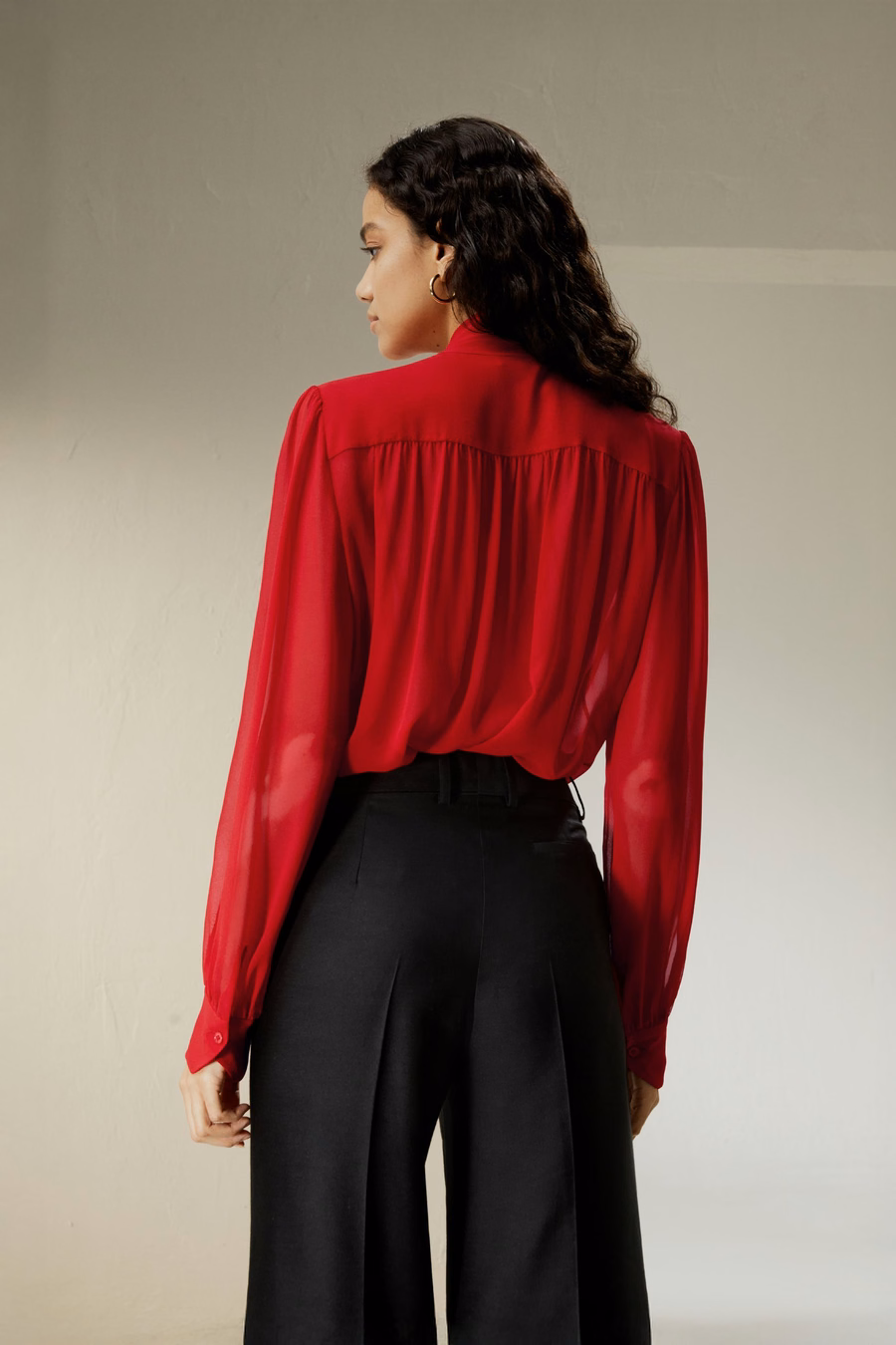 Blouse en soie jasmin avec nœud papillon