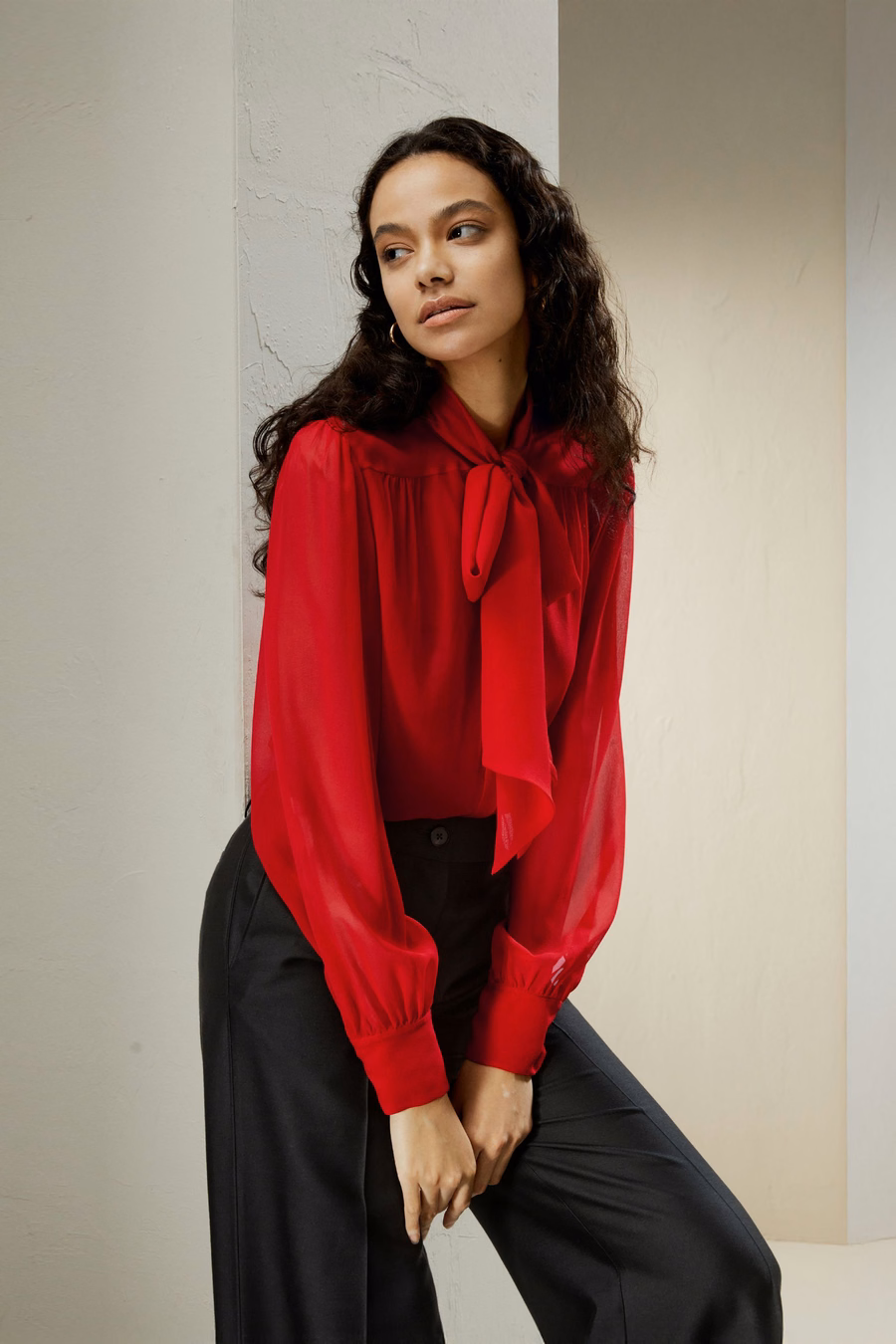 Blouse en soie jasmin avec nœud papillon