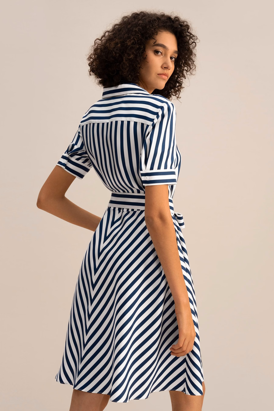 Robe en soie à rayures Amalfi avec ceinture
