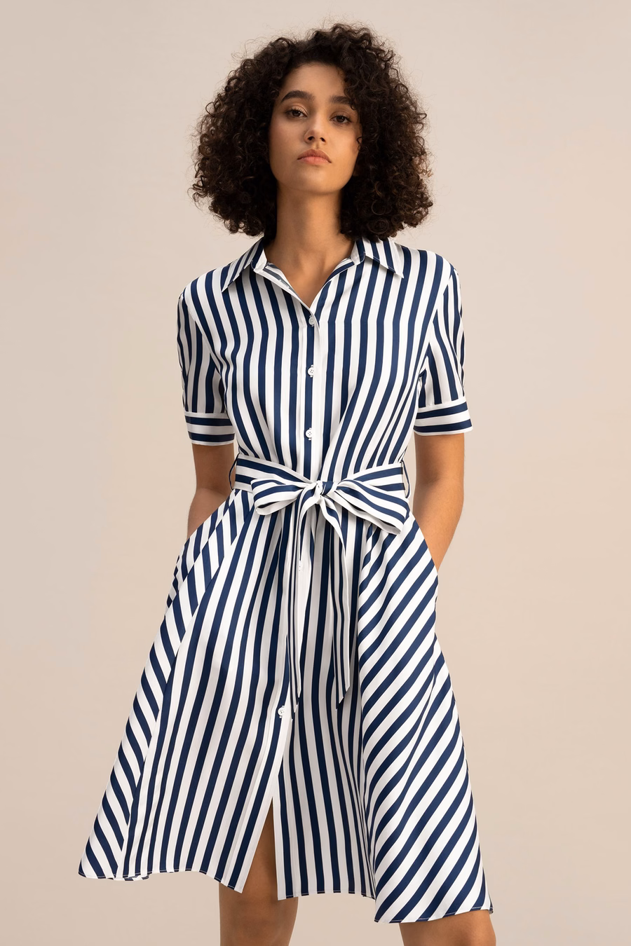 Robe en soie à rayures Amalfi avec ceinture