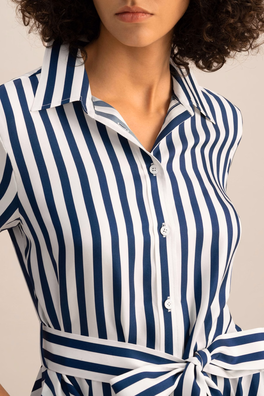 Robe en soie à rayures Amalfi avec ceinture