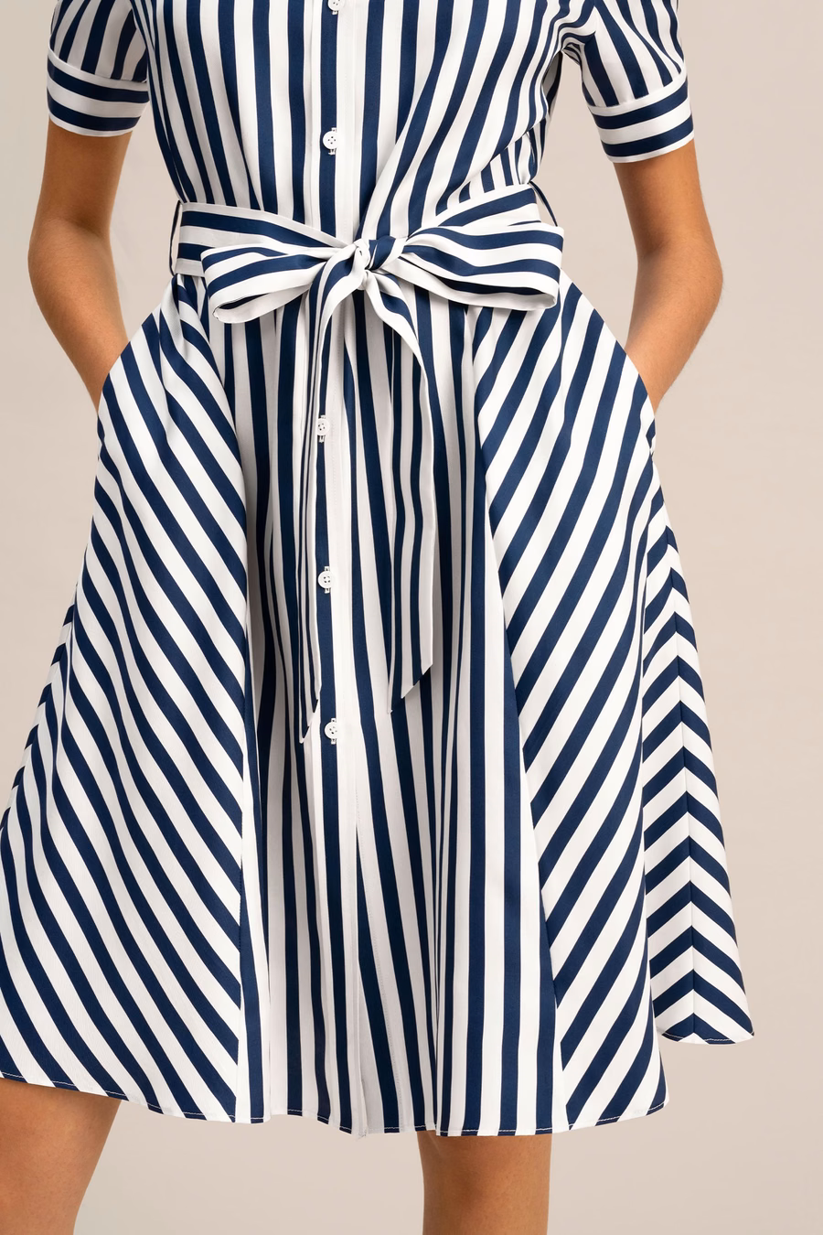 Robe en soie à rayures Amalfi avec ceinture