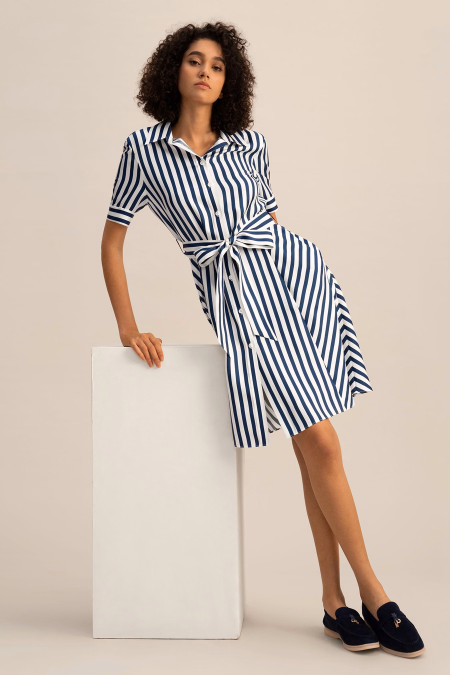 Robe en soie à rayures Amalfi avec ceinture