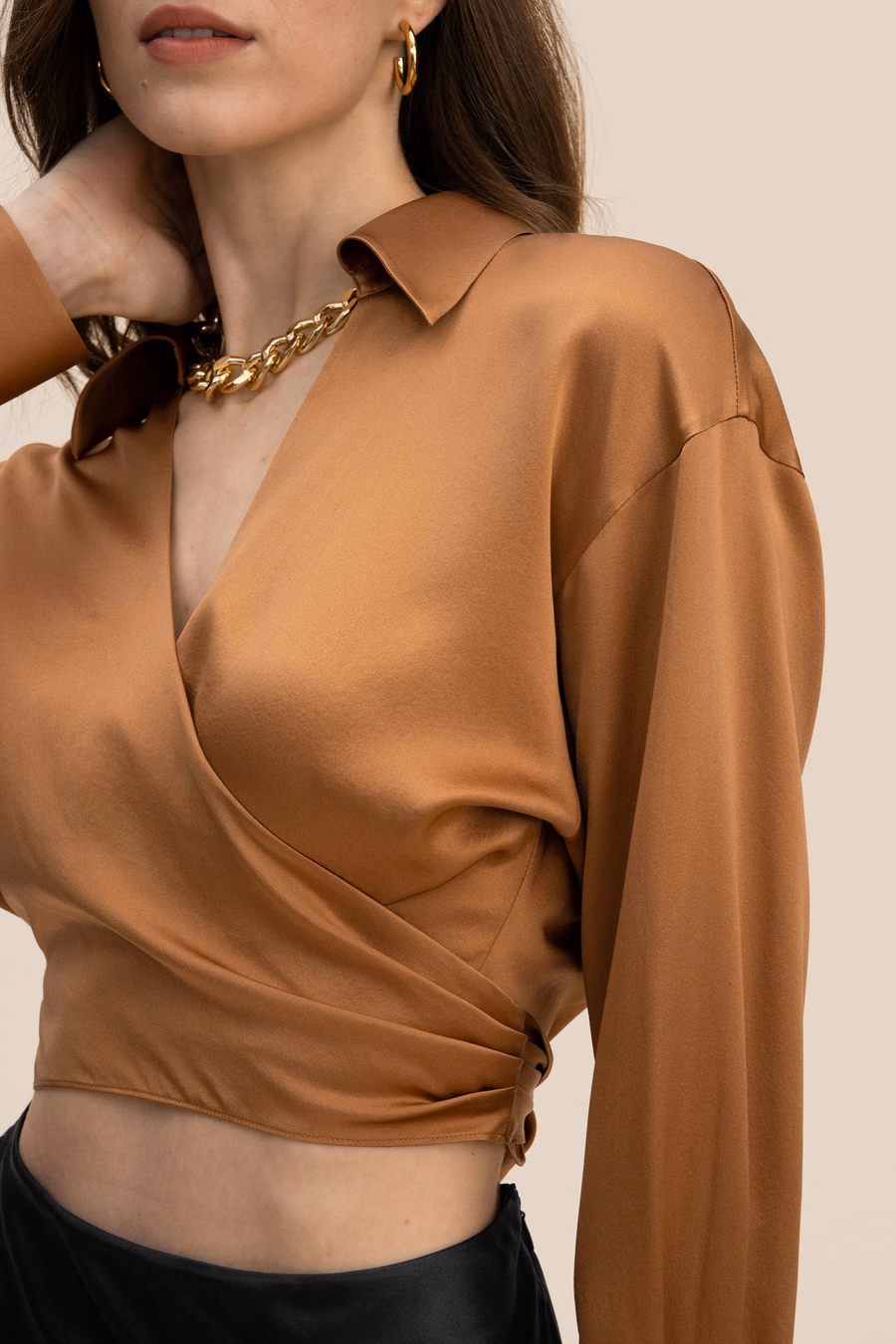 Chemise cropped enveloppante