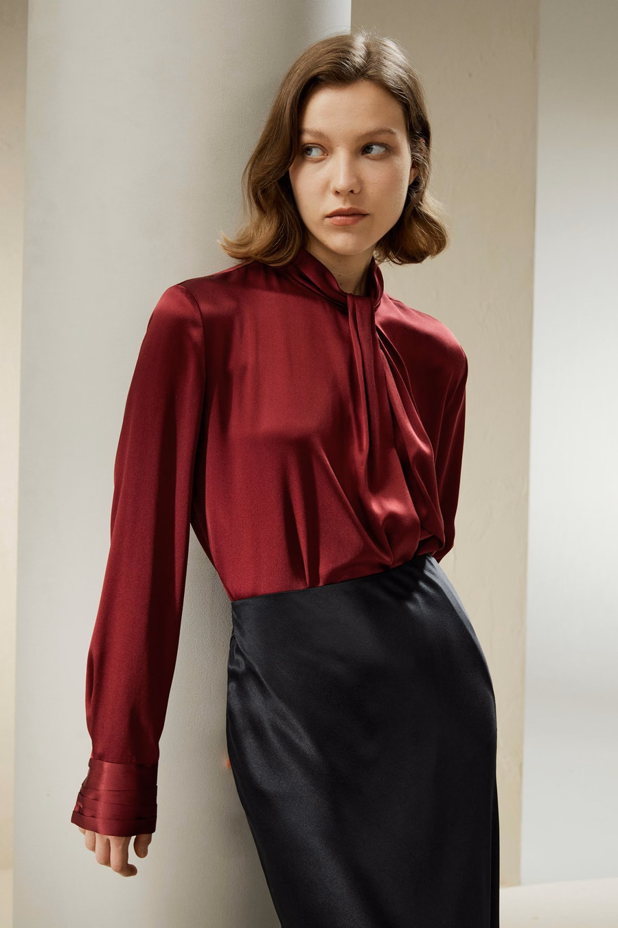 Chemise à plis embellis asymétriques