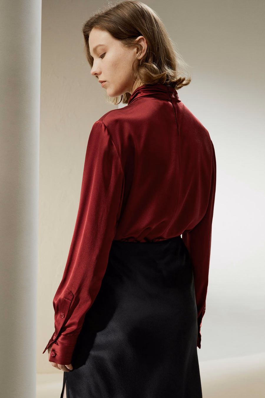 Chemise à plis embellis asymétriques