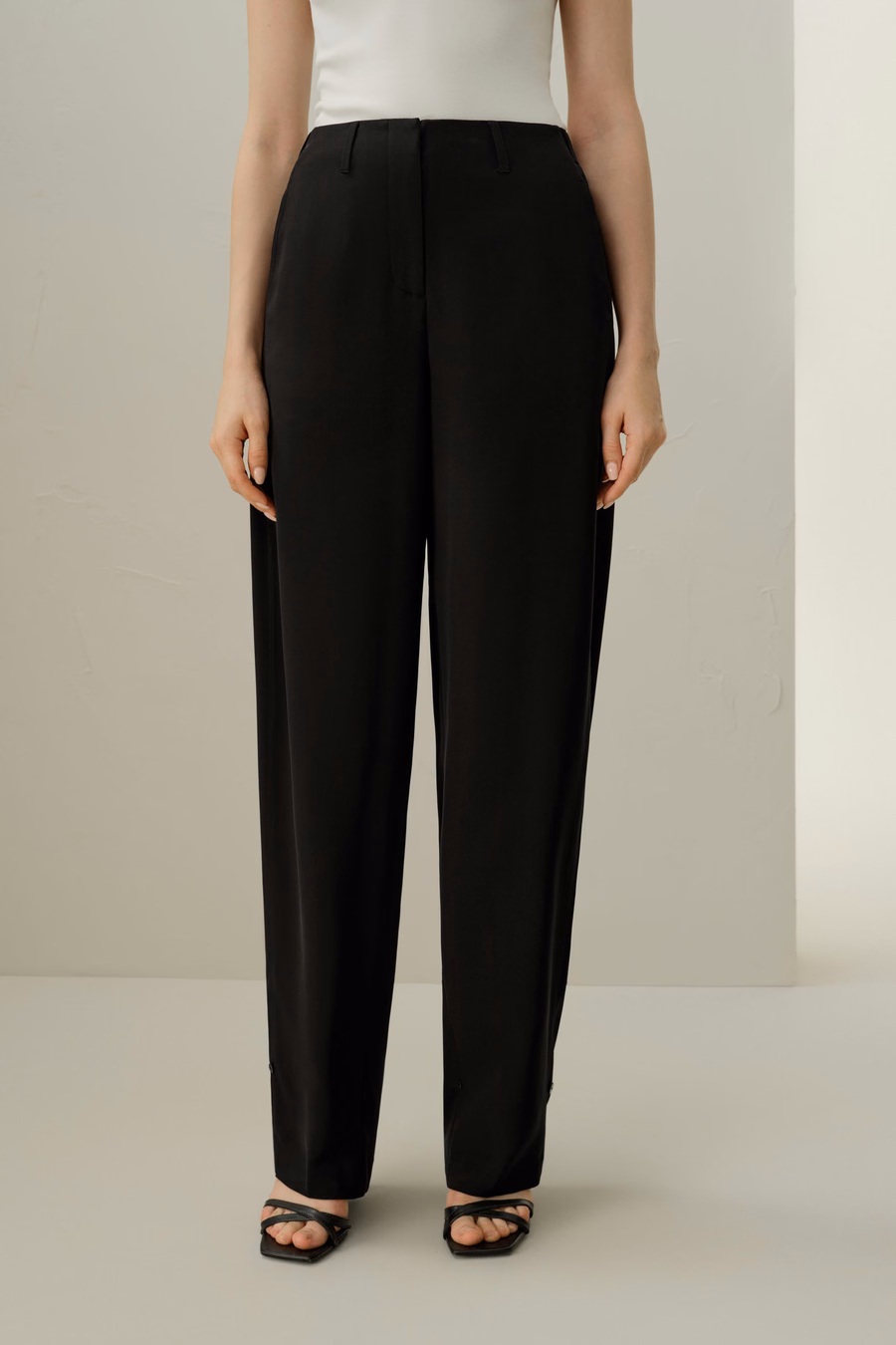 Pantalons en crépon de soie à couture courbée