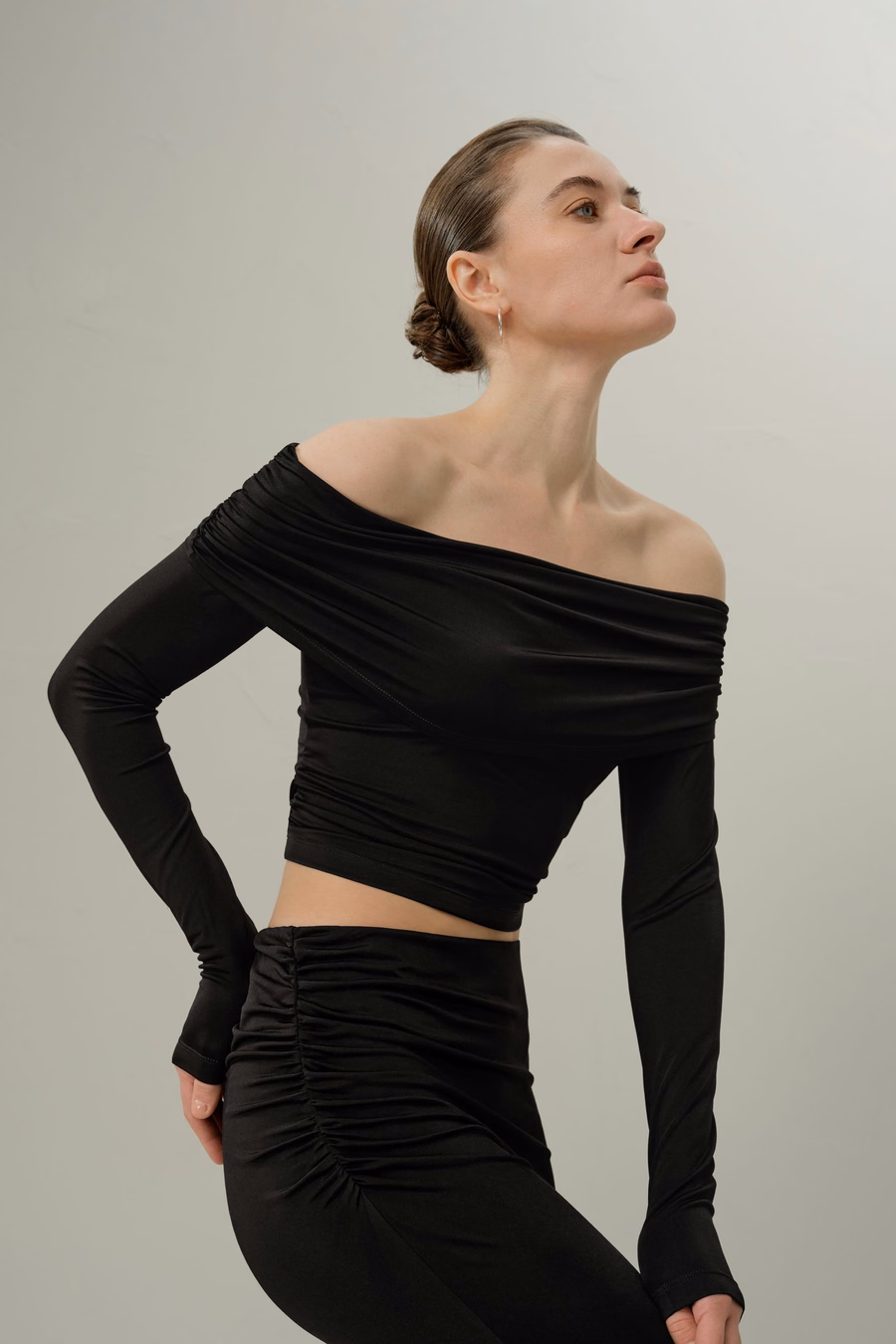 Top à Manches Longues Off-Shoulder en Jersey de Soie Breeze