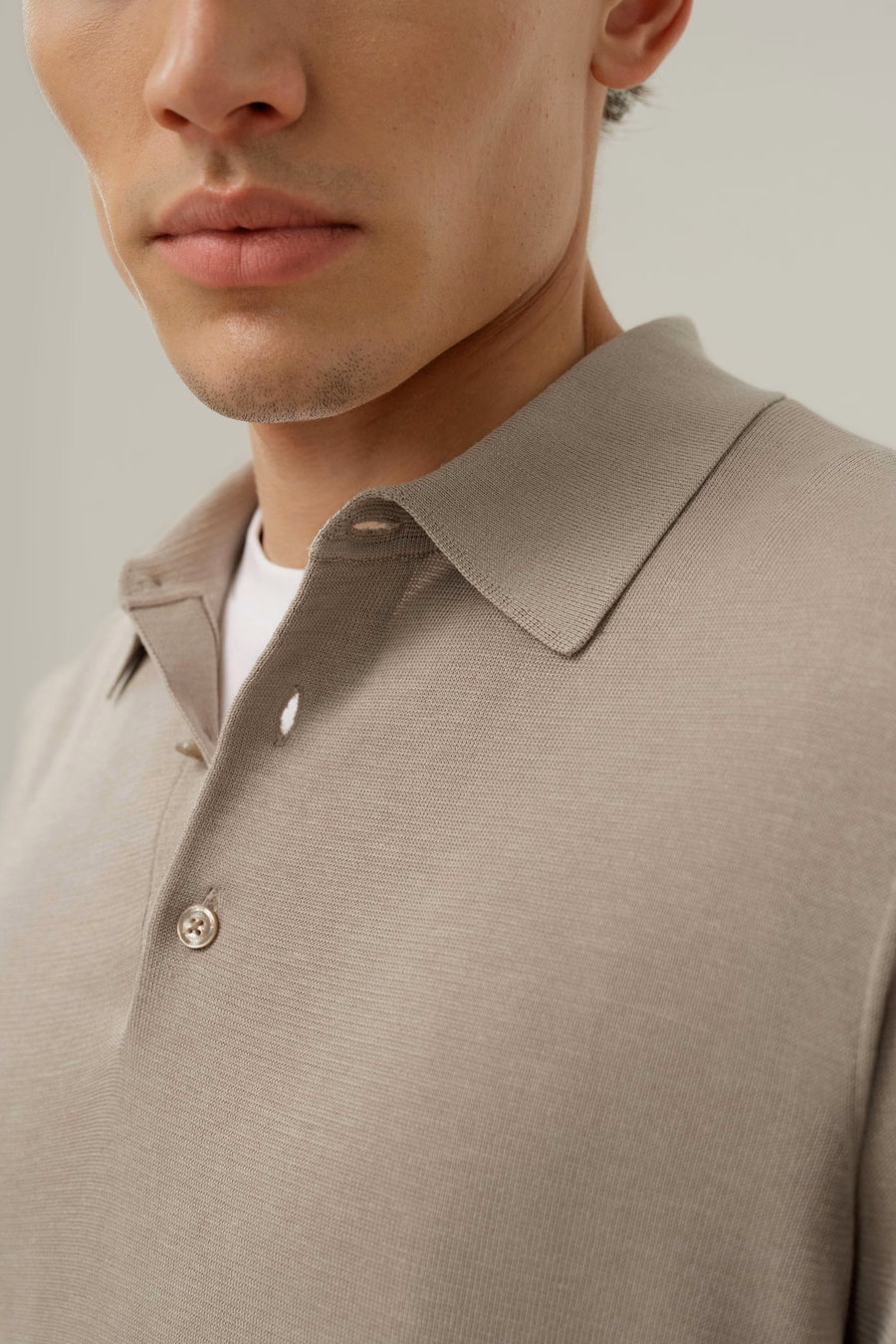 Polo Regular-Fit en Soie-Coton à Col en V