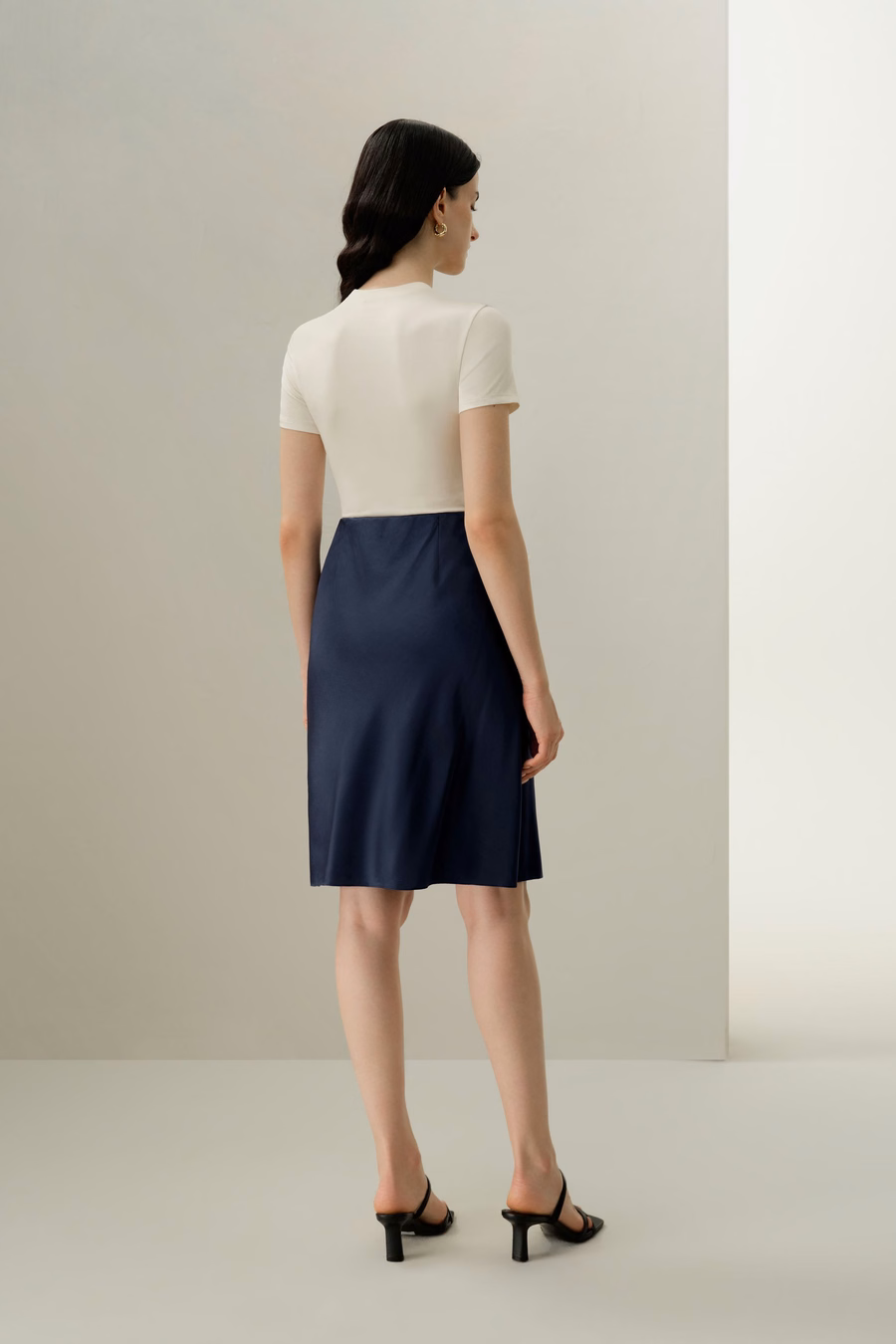Jupe Minimaliste en Charmeuse Extensible